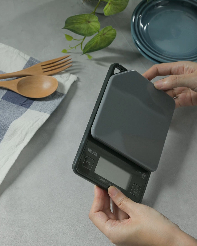 Amazon｜タニタ デジタルクッキングスケール グレー 最大計量2kg 最小